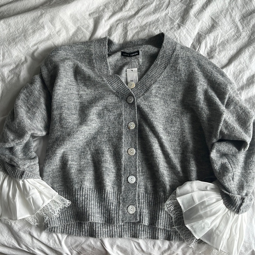 Love token ruffle sleeve sweater. Size small